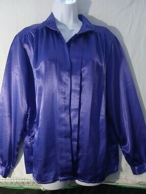 Pre-loved Women's Satin Button-Front Blouse - Purple.